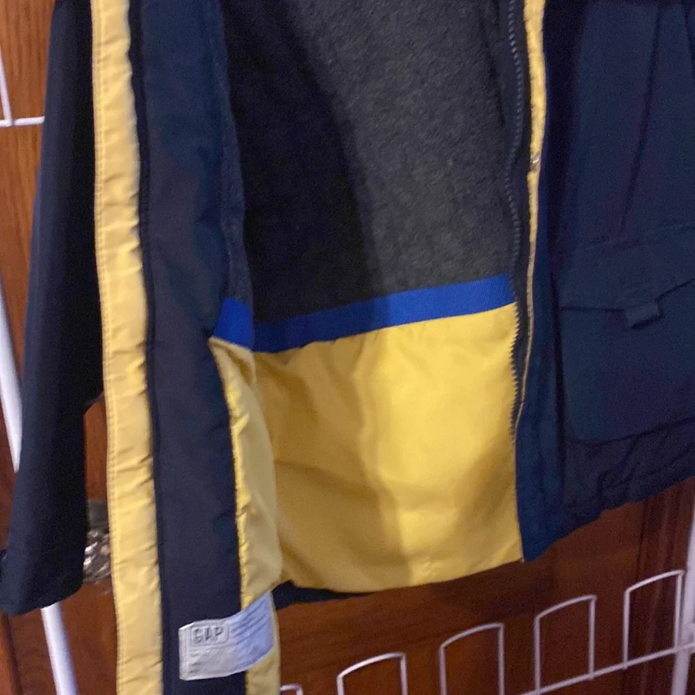 Gap kids navy and yellow winter coat size 5